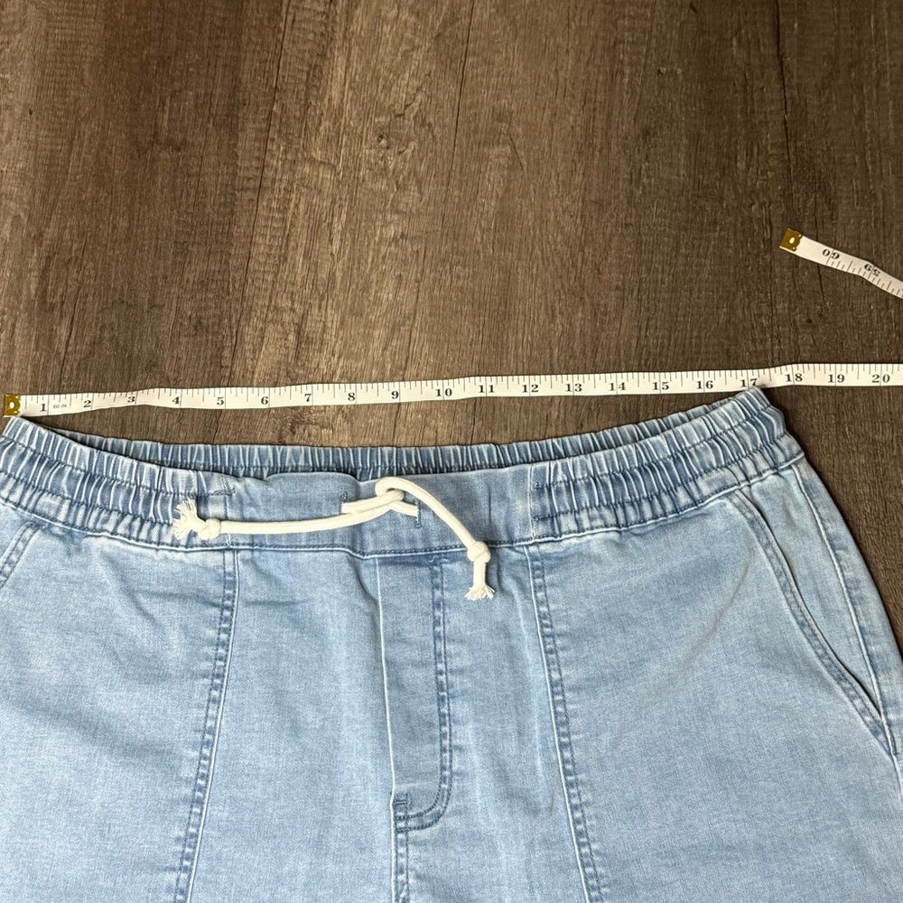 Drawstring Elastic Waist Jean Shorts - Picture 9 of 10